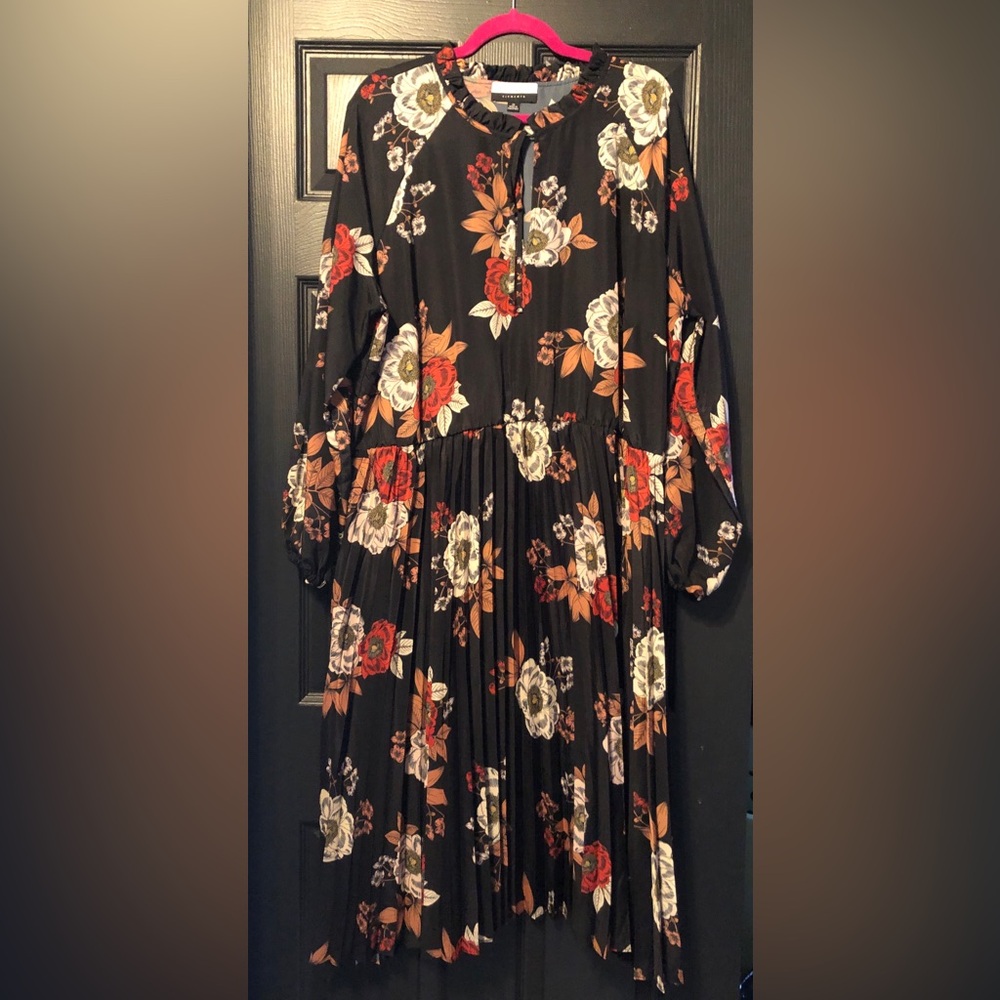Floral Long Sleeve Maxi Dress - Black with Rust & Cream Floral
Eloquii Elements